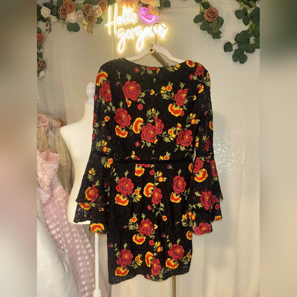 Alexia Admor Size Small Black & Red Floral Embroidered Goth Bell Sleeve Preowned - Picture 12 of 13
